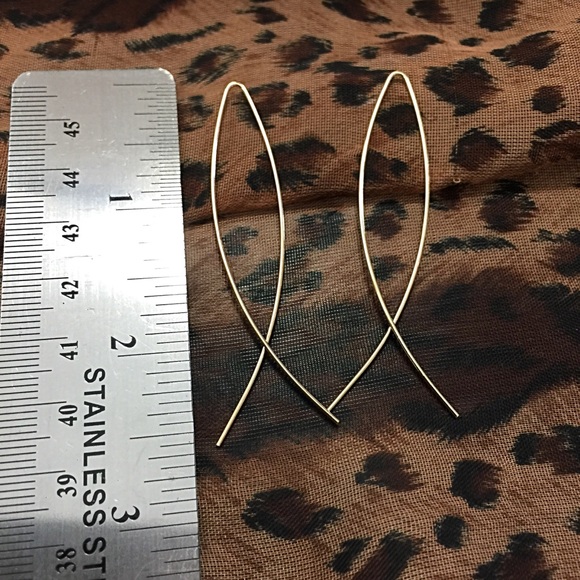 Minimal Twisted Ear Wire Earrings - Picture 3 of 4